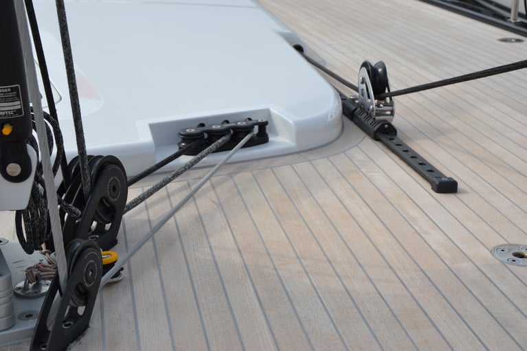 Choosing the right Deck Organiser For Your Sailboat